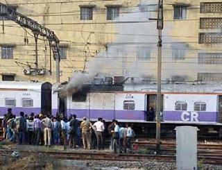 'Agnitandav' on the Central Railway | मध्य रेल्वेवर ‘अग्नितांडव’