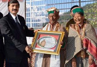 Negative possession of the first voting | नेगींनी राखला पहिल्या मतदानाचा मान