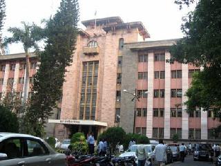 Standing Committee generous on contractor | स्थायी समिती ठेकेदारावर उदार