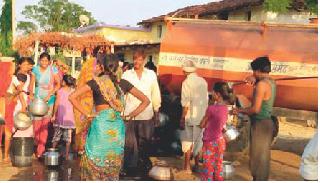 Water supply through five tankers in Melghat | मेळघाटमध्ये पाच टँकरद्वारे पाणीपुरवठा