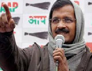 Kejriwal's road show in Varanasi; | वाराणसीत केजरीवालांचा रोड शो, मोदींवर साधला निशाणा Kejriwal's road show in Varanasi; | वाराणसीत केजरीवालांचा रोड शो, मोदींवर साधला निशाणा