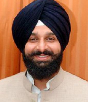 Mankind gets mafia after eating the utensils | भांडी घासल्यावर तनखय्या मंजिठियांना मिळाली माफी Mankind gets mafia after eating the utensils | भांडी घासल्यावर तनखय्या मंजिठियांना मिळाली माफी