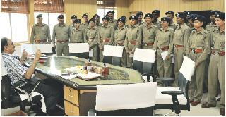 The examiner's 'RFO' class was conducted by the Chief of the winners | वनबल प्रमुखांनी घेतला प्रशिक्षणार्थी 'आरएफओ' चा क्लास