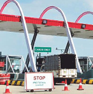 Towel loot has been started, now the towel bags on Nashikar | टोलची लूट सुरुच, आता नाशिककरांवर टोलवाढीचा बोजा