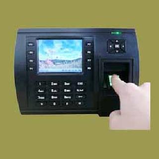 The government office closed the biometric device | शासकीय कार्यालयातील बायोमेट्रिक यंत्र बंद