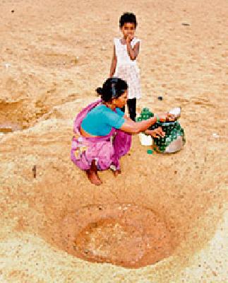 Water is needed to dig water! | झिरे खोदून प्यावे लागते पाणी ! Water is needed to dig water! | झिरे खोदून प्यावे लागते पाणी !
