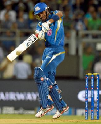 Mumbai Indians chasing a target of 158 runs | मुंबई इंडियन्सचे चेन्नईला १५८ धावांचे आव्हान Mumbai Indians chasing a target of 158 runs | मुंबई इंडियन्सचे चेन्नईला १५८ धावांचे आव्हान