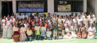 Someone else took the flowers of bulk | कोणी पायदान तर कोणी केली कुंदनाची फुले