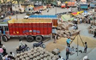 Amravati Agricultural Produce Market Committee | अमरावती कृषी उत्पन्न बाजार समितीमधील वर्दळ मंदावली