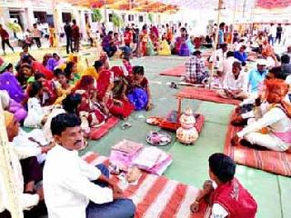 11 married couples in Valmiki Vaastu Melawa | वाल्मीकी मेहतर मेळाव्यात ११ जोडपी विवाहबद्ध 11 married couples in Valmiki Vaastu Melawa | वाल्मीकी मेहतर मेळाव्यात ११ जोडपी विवाहबद्ध