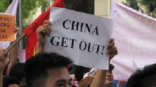 Exhibitions in Vietnam before the Chinese Embassy | चिनी दूतावासासमोर व्हिएतनाममध्ये निदर्शने