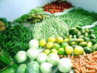 Vegetable distress due to changing weather | बदलत्या हवामानामुळे भाजीपाला संकटात Vegetable distress due to changing weather | बदलत्या हवामानामुळे भाजीपाला संकटात