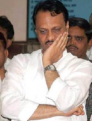 NCP's stance, the source of money, tell the tax? | राष्ट्रवादीची कोंडी, पैशाचा स्त्रोत सांगायचा की कर भरायचा ?