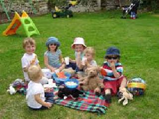 The little picnic is going on | छोट्यांच्या पिकनिक सुरू