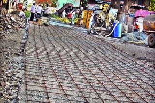 Start of concretizing road for Niphadkar's solution: Pimpalgaon (B) Road to Shani Temple Road to be improved | निफाडकरांच्या प्रतीक्षेतील रस्ता काँक्रीटीकरणास प्रारंभ समाधान : पिंपळगाव (ब) रोड ते शनि मंदिररोड सुधारणार