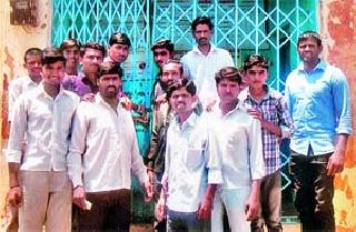 Lollipop locked by the villagers of Talwade health sub-center | तळवाडे आरोग्य उपकेंद्रास ग्रामस्थांनी ठोकले कुलूप