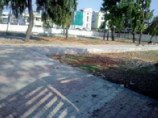 Lawn to be installed in the garden premises | बागेच्या जागेवर साकारले जाणार लॉन