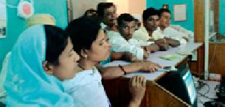 Disadvantages of the account holders in absence of cash | रोखपालाच्या अनुपस्थितीत खातेदारांची गैरसोय Disadvantages of the account holders in absence of cash | रोखपालाच्या अनुपस्थितीत खातेदारांची गैरसोय