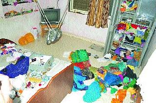 A lamb's burglar for the day | भर दिवसा सव्वा लाखाची घरफोडी