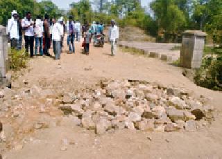 The naxalites were used to blow up in the sleep | झोपेतच उडवून देण्याचा नक्षल्यांचा होता कट The naxalites were used to blow up in the sleep | झोपेतच उडवून देण्याचा नक्षल्यांचा होता कट