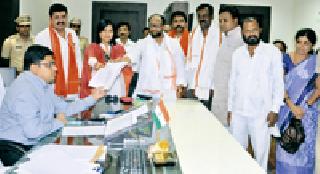 Demand for horticulture rehabilitation | गारपीटग्रस्तांच्या पुनर्सर्वेक्षणाची मागणी