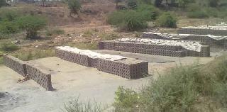 Illegal bribery in Dnyanganga river bank | ज्ञानगंगा नदीपात्रात अवैध वीटभट्टय़ा