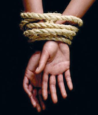 Identified with kidnapped girls, parents discovered their daughters | अपहृत मुलींची ओळख पटली चित्रफितीवरुन पालकानी शोधल्या आपल्या मुली