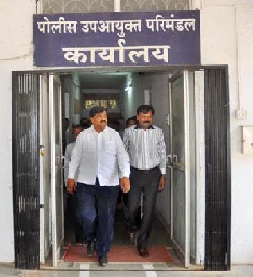 Police Vice Chancellors inquired about the corporators | नगरसेवकांची पोलीस उपआयुक्तांकडून चौकशी