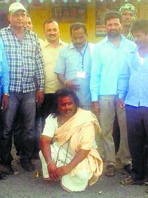 Mandolai bhundababa bamboo fode | मांडोलीच्या भोंदूबाबाचा भंडाफोड