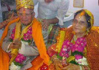 N.D. at the 9th year Shubhamangal of Tiwari | ८९ व्या वर्षी एन.डी. तिवारींचे शुभमंगल