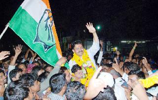 Seventh betting at the last minute | शेवटच्या क्षणी सातवांची बाजी