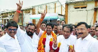 Lokhandwala's 'lottery' | लोखंडेंना खासदारकीची ‘लॉटरी’ Lokhandwala's 'lottery' | लोखंडेंना खासदारकीची ‘लॉटरी’