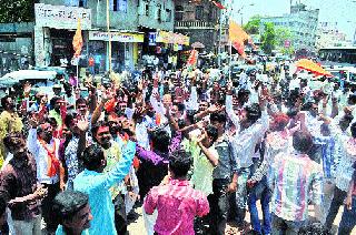 Sharad Bansoden's victory in the city at the highest level | शरद बनसोडेंच्या विजयाने शहरात ठिकठिकाणी जल्लोष Sharad Bansoden's victory in the city at the highest level | शरद बनसोडेंच्या विजयाने शहरात ठिकठिकाणी जल्लोष