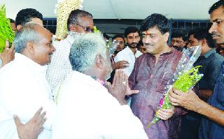 North-South Rokhli Modi wave | उत्तर-दक्षिणने रोखली मोदी लाट