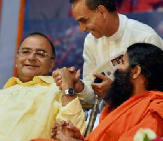 Jaitley compared Ramdev Baba to Mahatma Gandhi | जेटलींनी रामदेवबाबांची तुलना महात्मा गांधींशी केली
