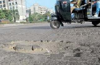 Firasya, peaverblock dropped | फरश्या, पेव्हरब्लॉक खचले