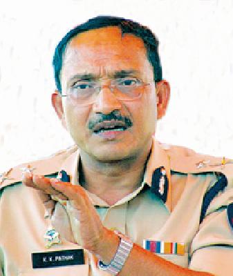 Dada's police grandfather? | ‘दादा’ की पोलीस दादा?