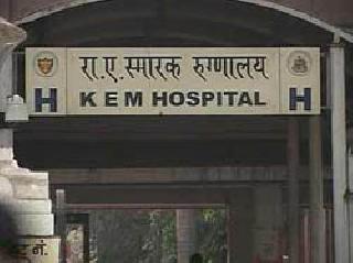 The old hostel is not just a security guard | जुन्या वसतिगृहाला सुरक्षारक्षकच नाही