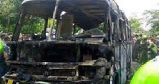 31 children killed in a fire | बसला आग लागून ३१ लहान मुले ठार 31 children killed in a fire | बसला आग लागून ३१ लहान मुले ठार