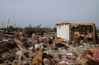 The contractor is leaving Debbridge | ठेकेदारच टाकताहेत डेब्रिज The contractor is leaving Debbridge | ठेकेदारच टाकताहेत डेब्रिज