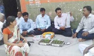 Peak demonstration program at Bhategaon | भाटेगाव येथे पीक प्रात्यक्षिक कार्यक्रम