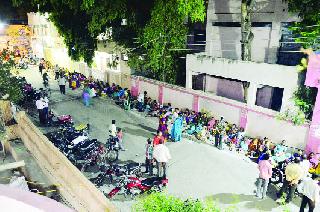 Stay awake about parents for admission ... | प्रवेशासाठी पालकांचे जागते रहो... Stay awake about parents for admission ... | प्रवेशासाठी पालकांचे जागते रहो...