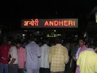 Wounded woman dies due to want of help | मदतीअभावी जखमी तरुणीचा मृत्यू