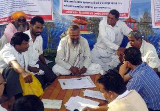 Fasting against the Ummkhed Panchayat Samiti of Nagapur citizens | नागापूरच्या नागरिकांचे उमरखेड पंचायत समितीसमोर उपोषण