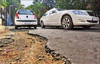 Work on Vasunde-Baramati road | वासुंदे-बारामती रस्त्याचे काम रखडले