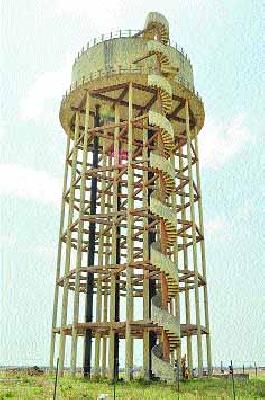 After two months, the water pumps are not found | दोन महिन्यांपासून जलकुंभाचे पाईप नादुरूस्त