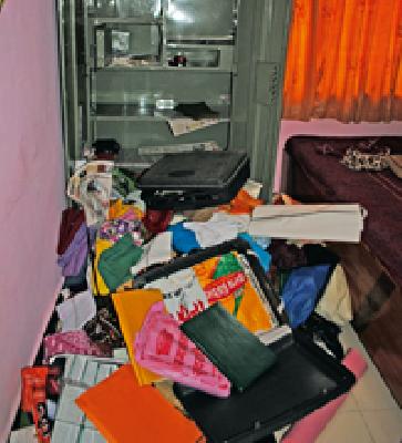 Four houses in the Jasrana apartment were beaten by night | जसराना अपार्टमेंटमधील चार घरे रात्रीतून फोडली