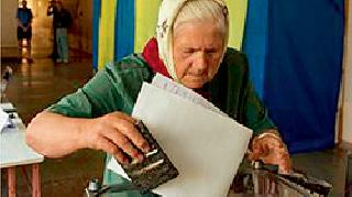 Massive voting in Ukraine | युक्रेनमध्ये प्रचंड मतदान