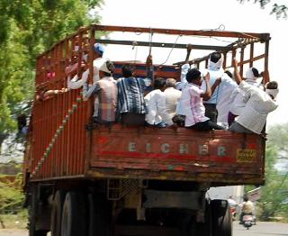 Passenger transport between cargo vehicles | मालवाहक वाहनांमधून प्रवासी वाहतूक