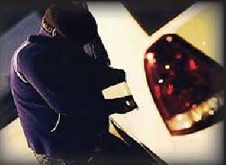 At Ghatkopar, four people have been assaulted by petrol pilasters | घाटकोपरमध्ये पेट्रोलचोरांकडून चौघांवर प्राणघातक हल्ला At Ghatkopar, four people have been assaulted by petrol pilasters | घाटकोपरमध्ये पेट्रोलचोरांकडून चौघांवर प्राणघातक हल्ला